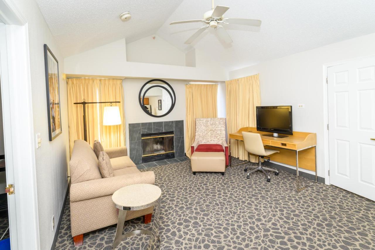 Philadelphia Suites At Airport - An Extended Stay Hotel Zewnętrze zdjęcie