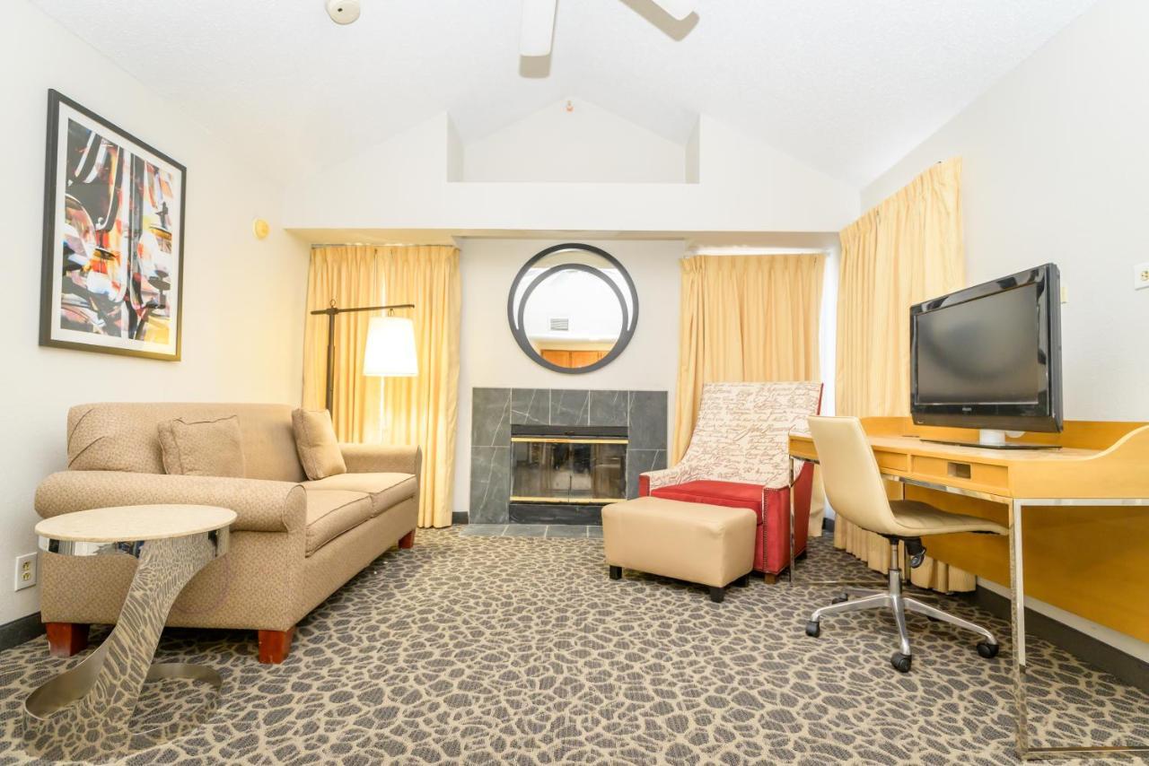 Philadelphia Suites At Airport - An Extended Stay Hotel Zewnętrze zdjęcie