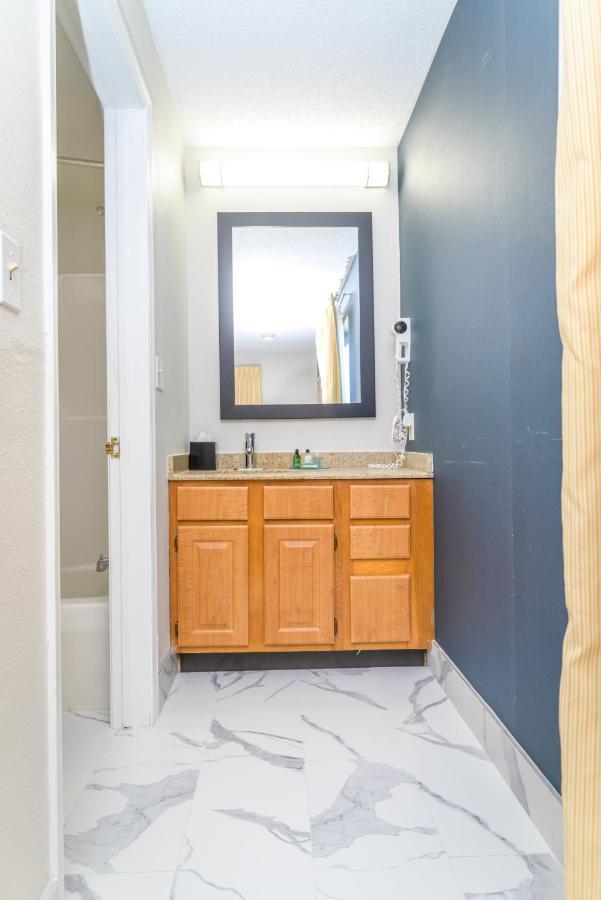 Philadelphia Suites At Airport - An Extended Stay Hotel Zewnętrze zdjęcie